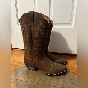 Ariat pointed toe cowgirl boots unused